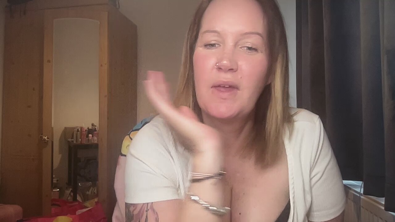Issy_PrincesUK