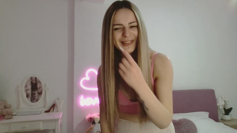 EMYILIA's Streamate show and profile