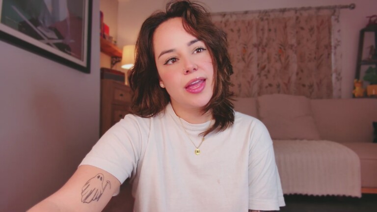 Aerin's Streamate show and profile