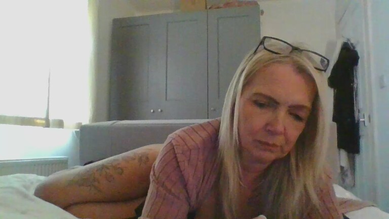 Elly49's Streamate show and profile