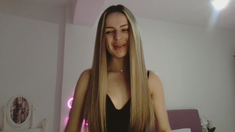 EMYILIA's Streamate show and profile