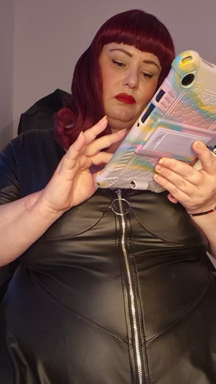 TheDevineMissDeviant